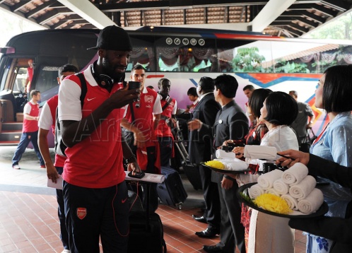 Арсенал прибыл в Малайзию. Фото