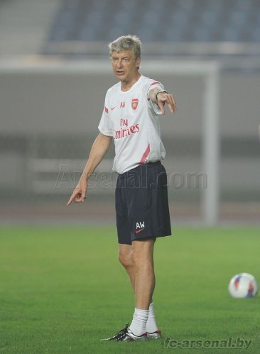 Тренировка "Арсенала" в Китае