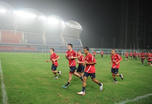Тренировка "Арсенала" в Китае