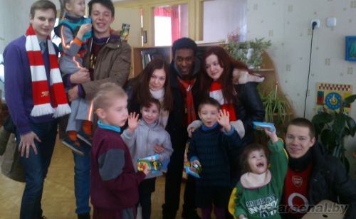 Фан-клуб Arsenal Belarus устроил акцию "Новый год детям"