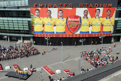 "Арсенал" представил новую гостевую форму на сезон 2013/2014. Фото + Видео