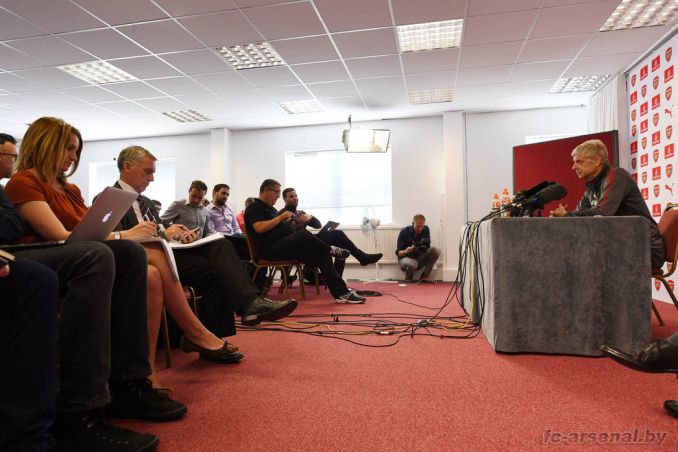 Последняя предматчевая пресс-конференция Арсена Венгера в Арсенале. Фото