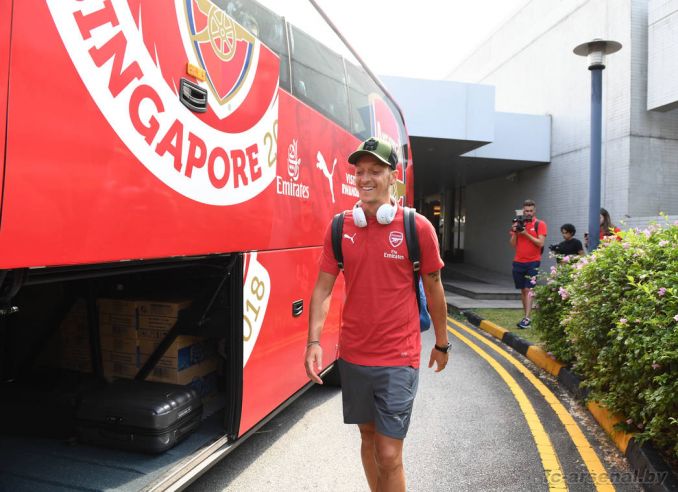 Арсенал прилетел в Сингапур